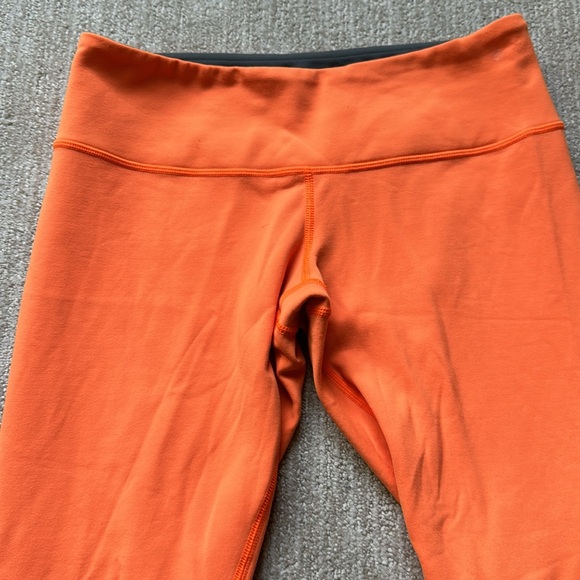 Lululemon Woman's Size 6 Orange/Gray Reversible Wunder Under Crop Leggings - Picture 3 of 9